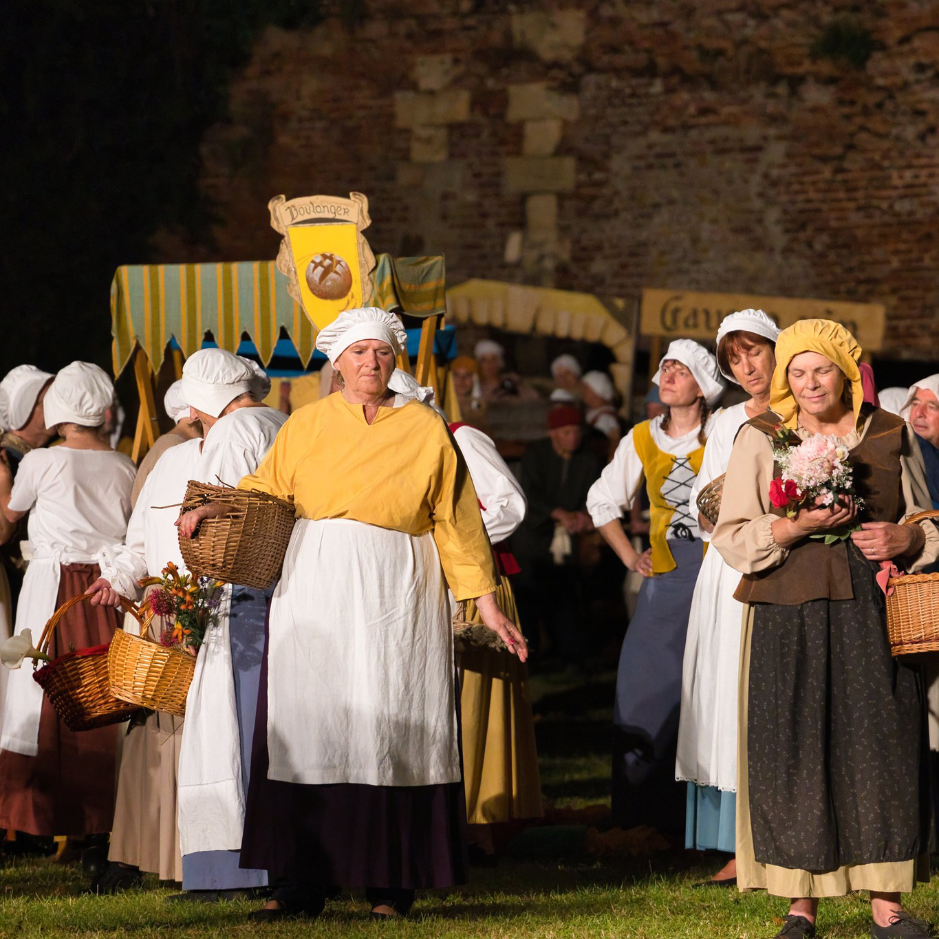 comédiennes du spectacle interprétant des femmes du XVIIIe siècle